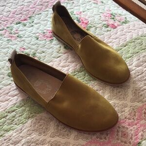 Sorel Mustard Suede Flats 9.5